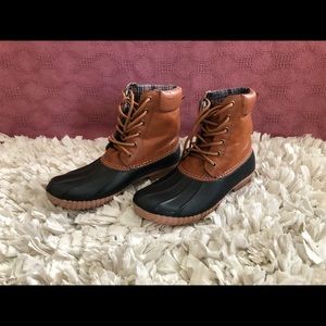 NWOT Off-Brand Bean Boots